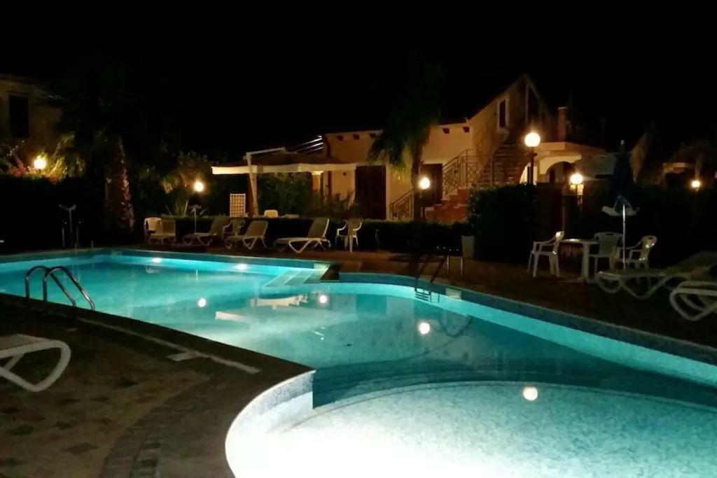Mansarda Camelie Via Dei Normanni, 45 Villa Campofelice Di Roccella Eksteriør bilde