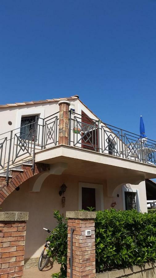 Mansarda Camelie Via Dei Normanni, 45 Villa Campofelice Di Roccella Eksteriør bilde